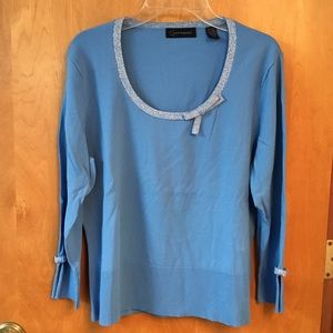 Scoop neck top with silver metallic bows